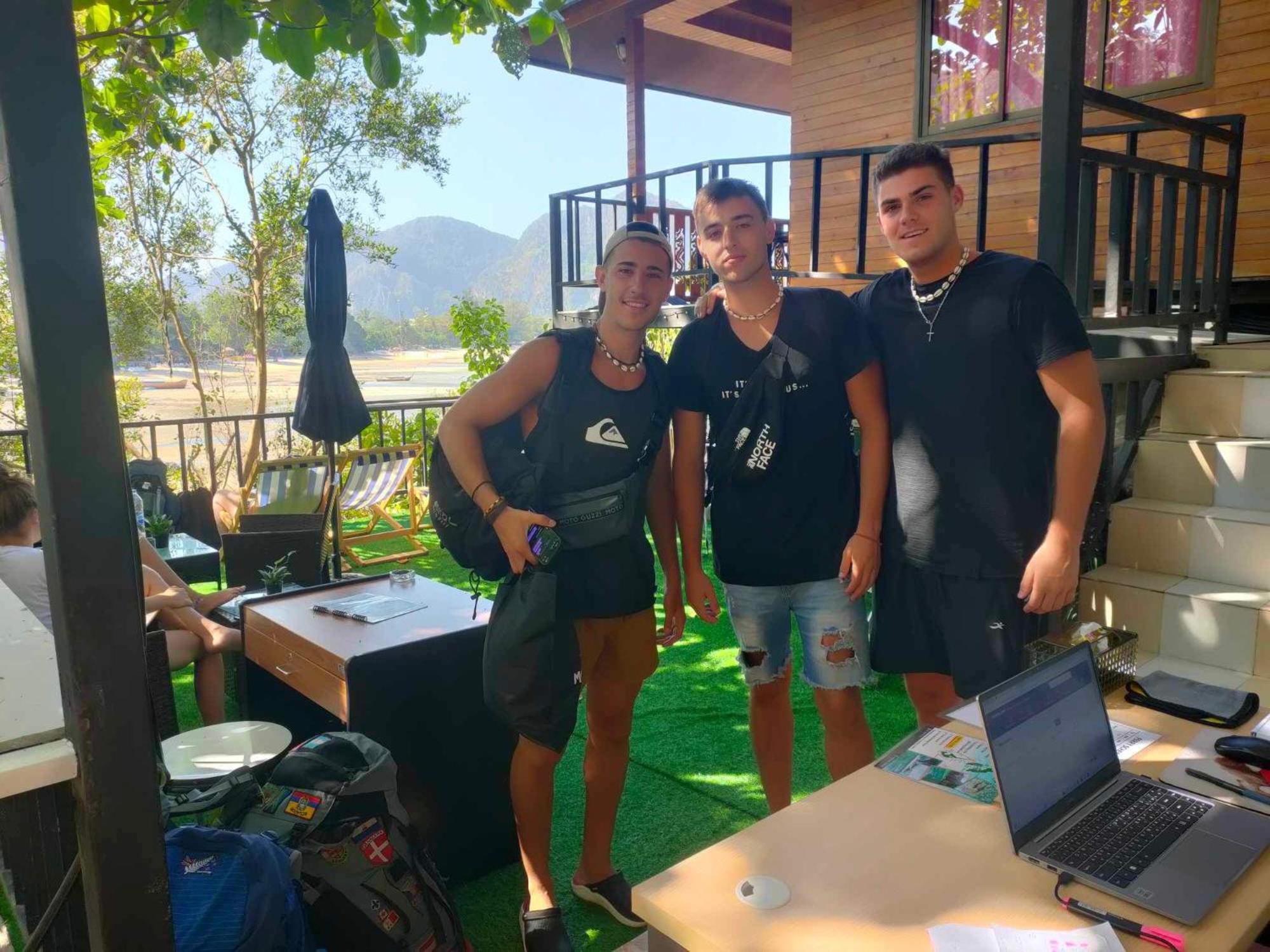Sweed Dee Seaview Hostel Phi Phi Don Exterior foto
