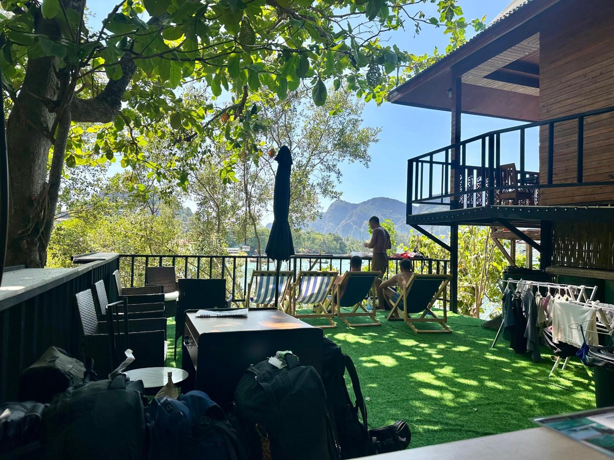 Sweed Dee Seaview Hostel Phi Phi Don Exterior foto